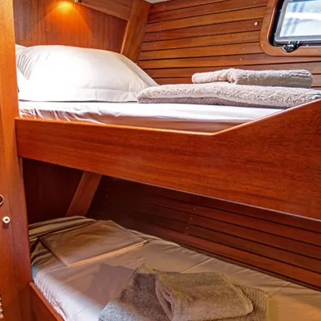 Velero Vagamares En Botel *