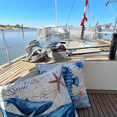 Velero Vagamares En Botel *
