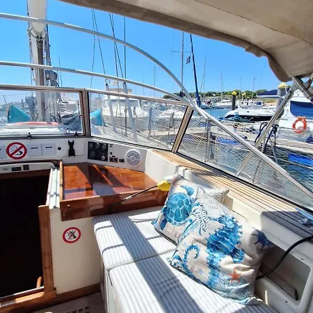 Botel Velero Vagamares En Punta Umbría